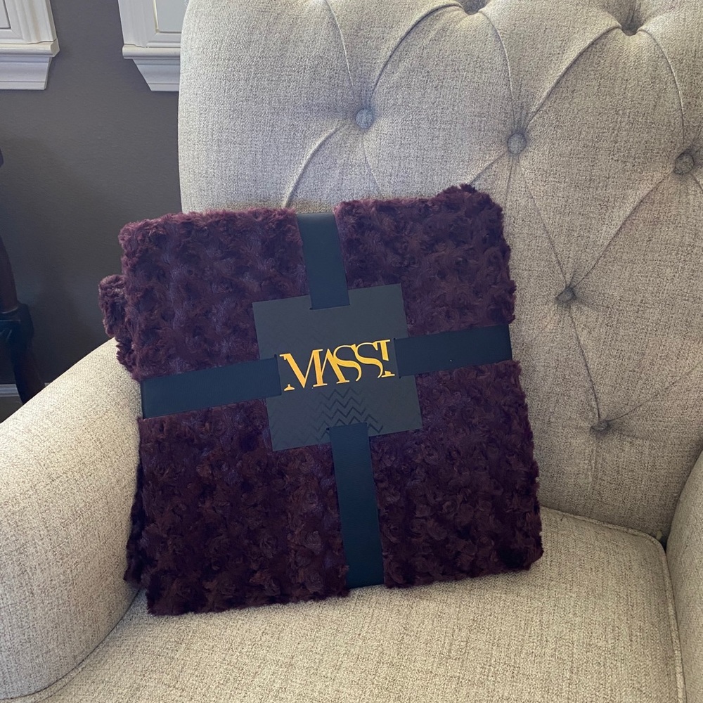 Massi Comode Rosa luxury throw blanket in wine